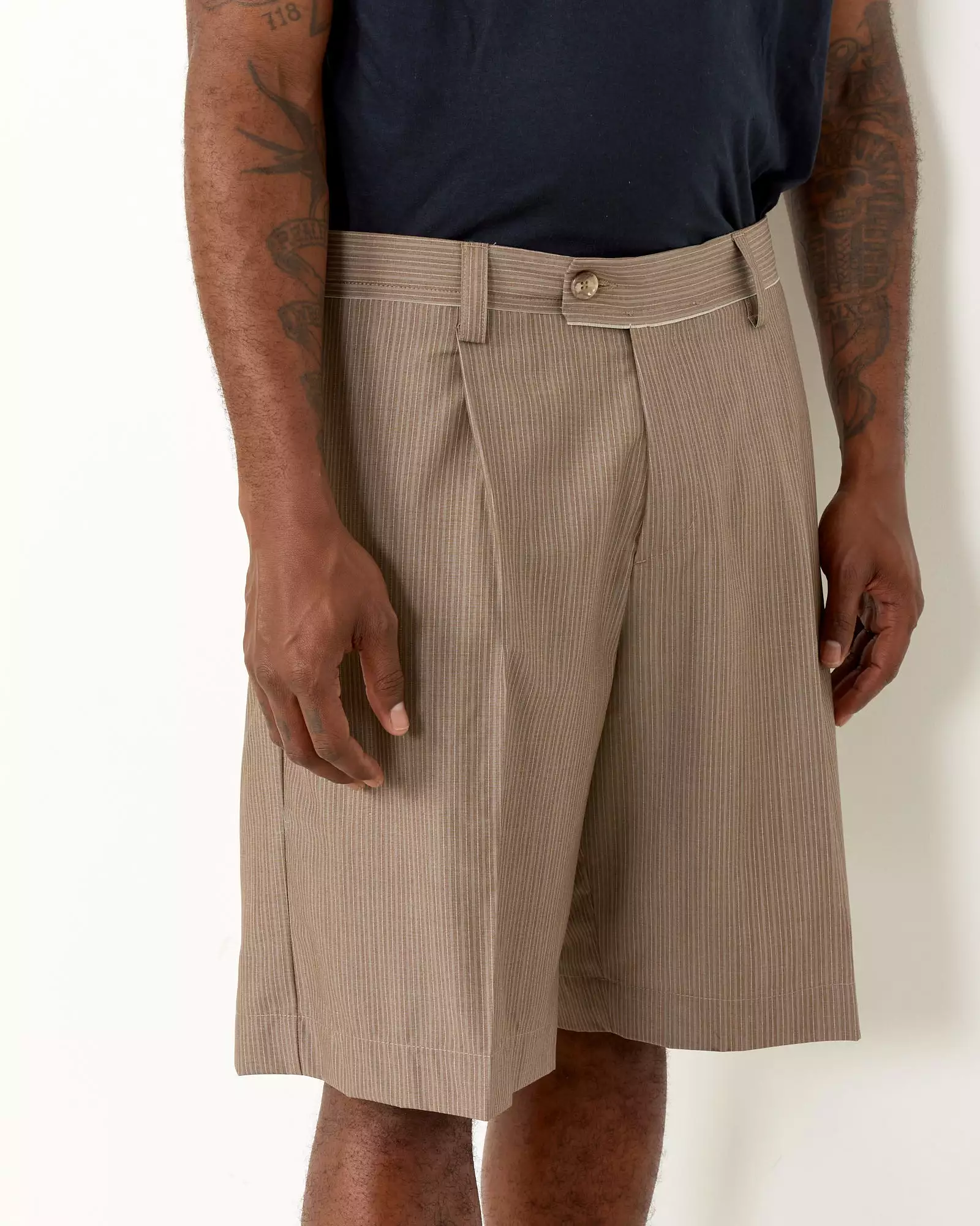 Classic Shorts in Taupe Grey