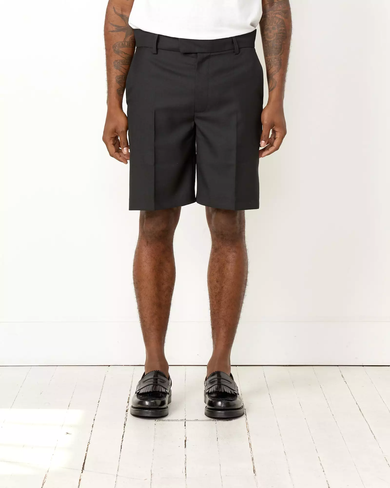 Sven Shorts in Black