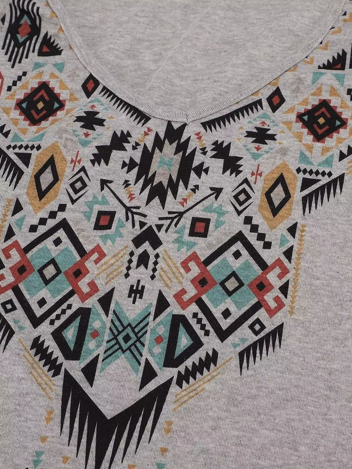 Tribal Print Long Sleeve V-Neck Women's T-shirt for Casual Fall and Winter Wear